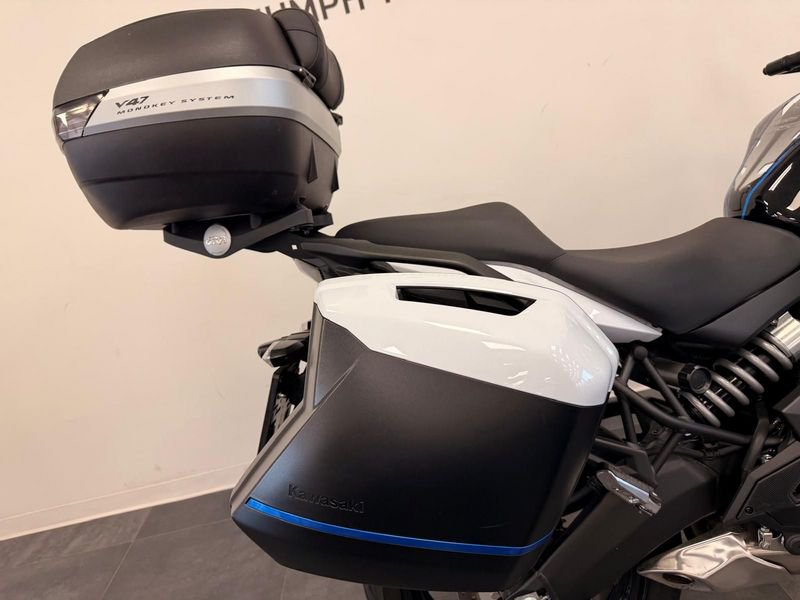 KAWASAKI Versys 650 Metallic Moondust Grey Abs