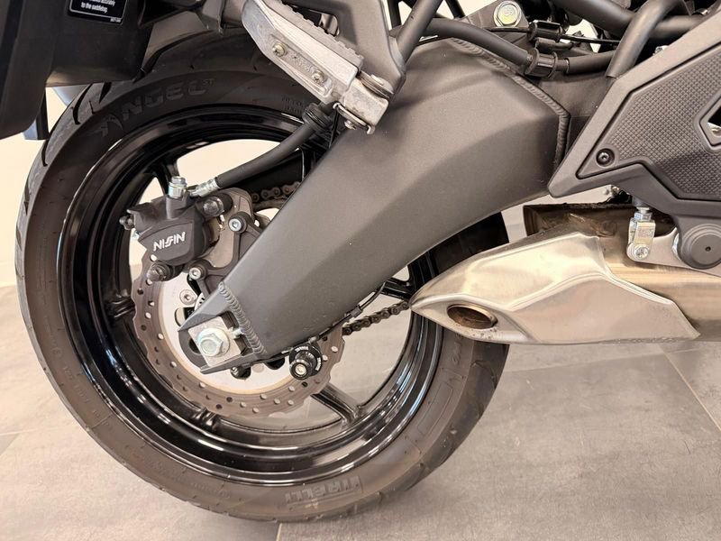 KAWASAKI Versys 650 Metallic Moondust Grey Abs