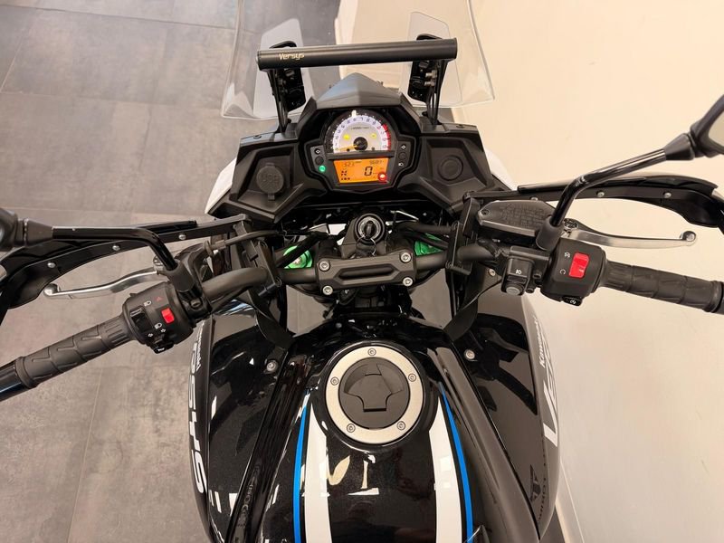 KAWASAKI Versys 650 Metallic Moondust Grey Abs