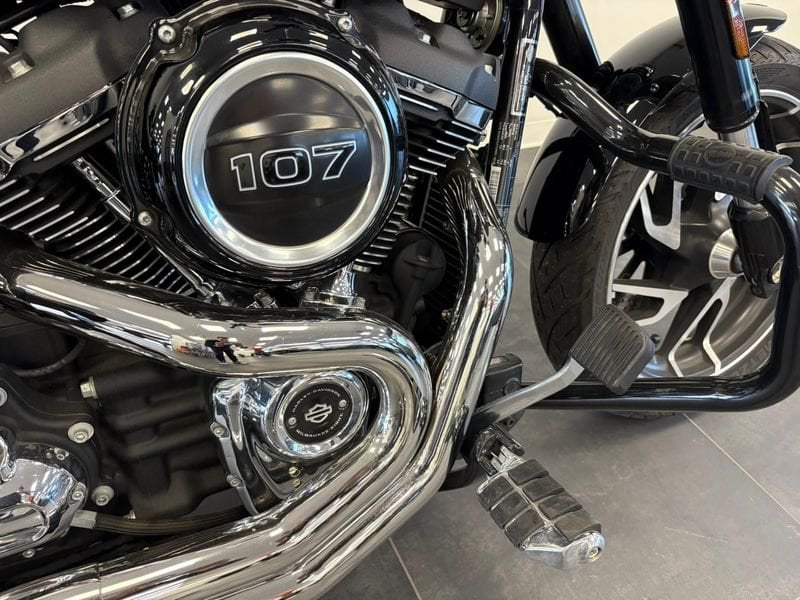 HARLEY DAVIDSON Sport Glide 107 1745 