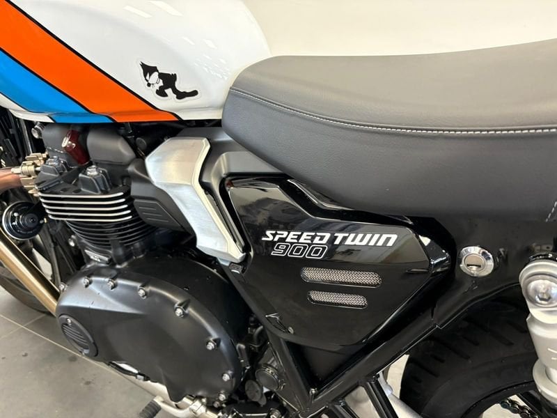 TRIUMPH Speed Twin 900 Pure White/Blue/Orange Abs