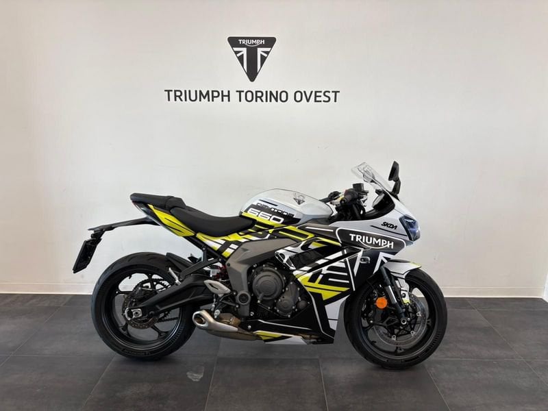 TRIUMPH Daytona 660 Dayotna 660