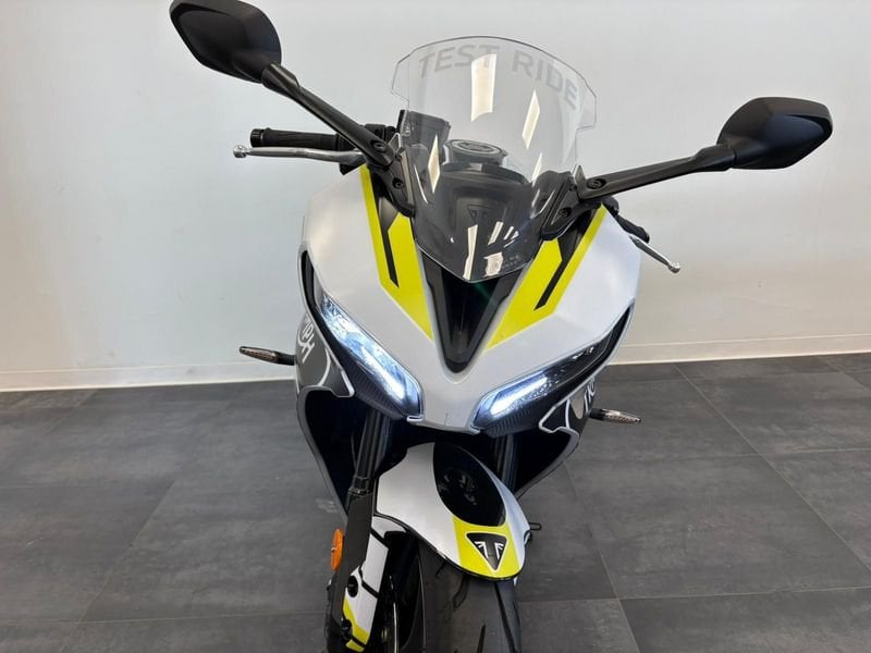 TRIUMPH Daytona 660 Dayotna 660