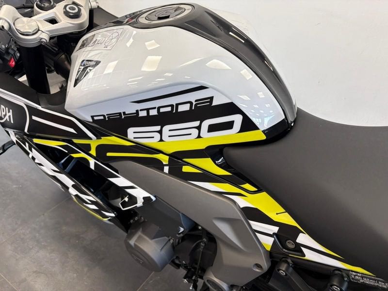 TRIUMPH Daytona 660 Dayotna 660
