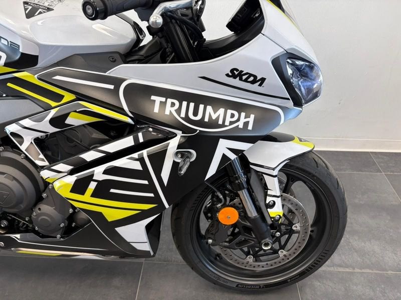 TRIUMPH Daytona 660 Dayotna 660