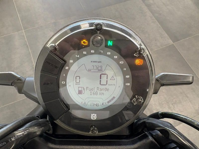 HUSQVARNA Svartpilen 401 4T