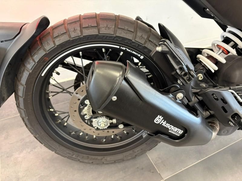 HUSQVARNA Svartpilen 401 4T