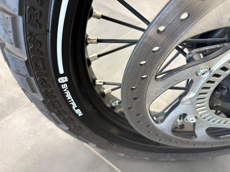 HUSQVARNA Svartpilen 401 4T