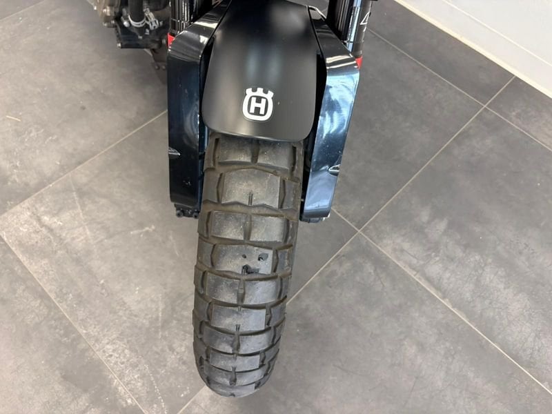 HUSQVARNA Svartpilen 401 4T