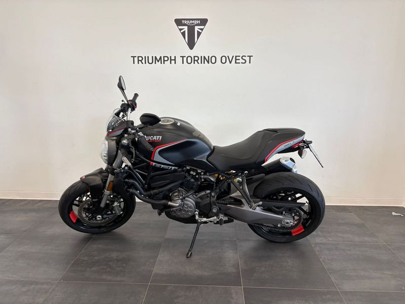 DUCATI Monster 821 Stealth