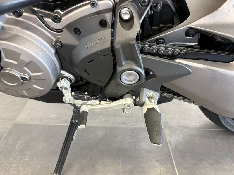 DUCATI Monster 821 Stealth