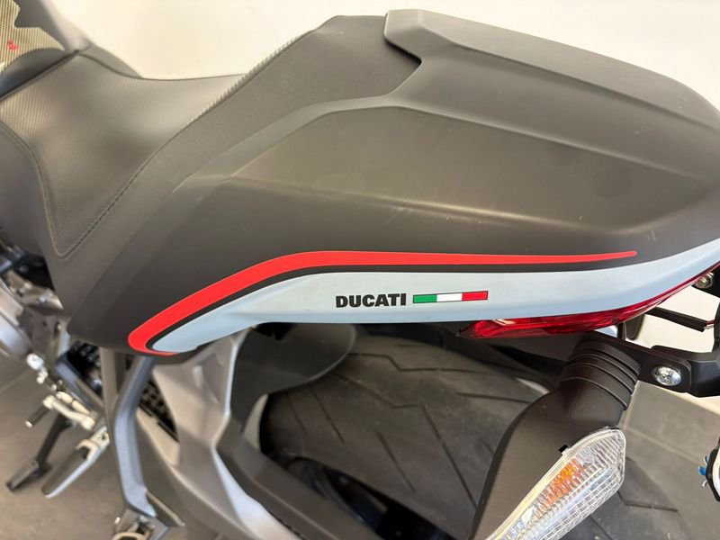 DUCATI Monster 821 Stealth