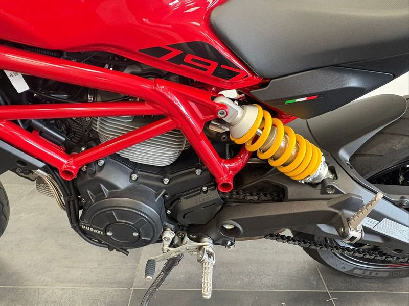 DUCATI Monster 797 Red dep.A2
